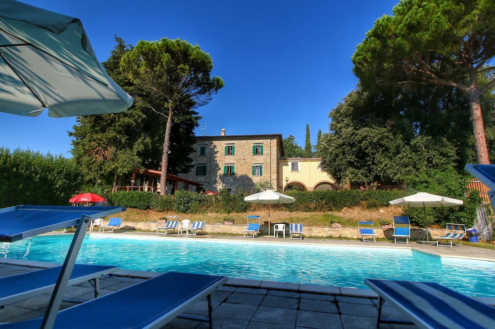 Splendid Farmhouse in Gualdo Cattaneo with Hot Tub - Umbria