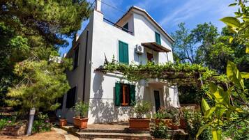 Villa | Exterior
