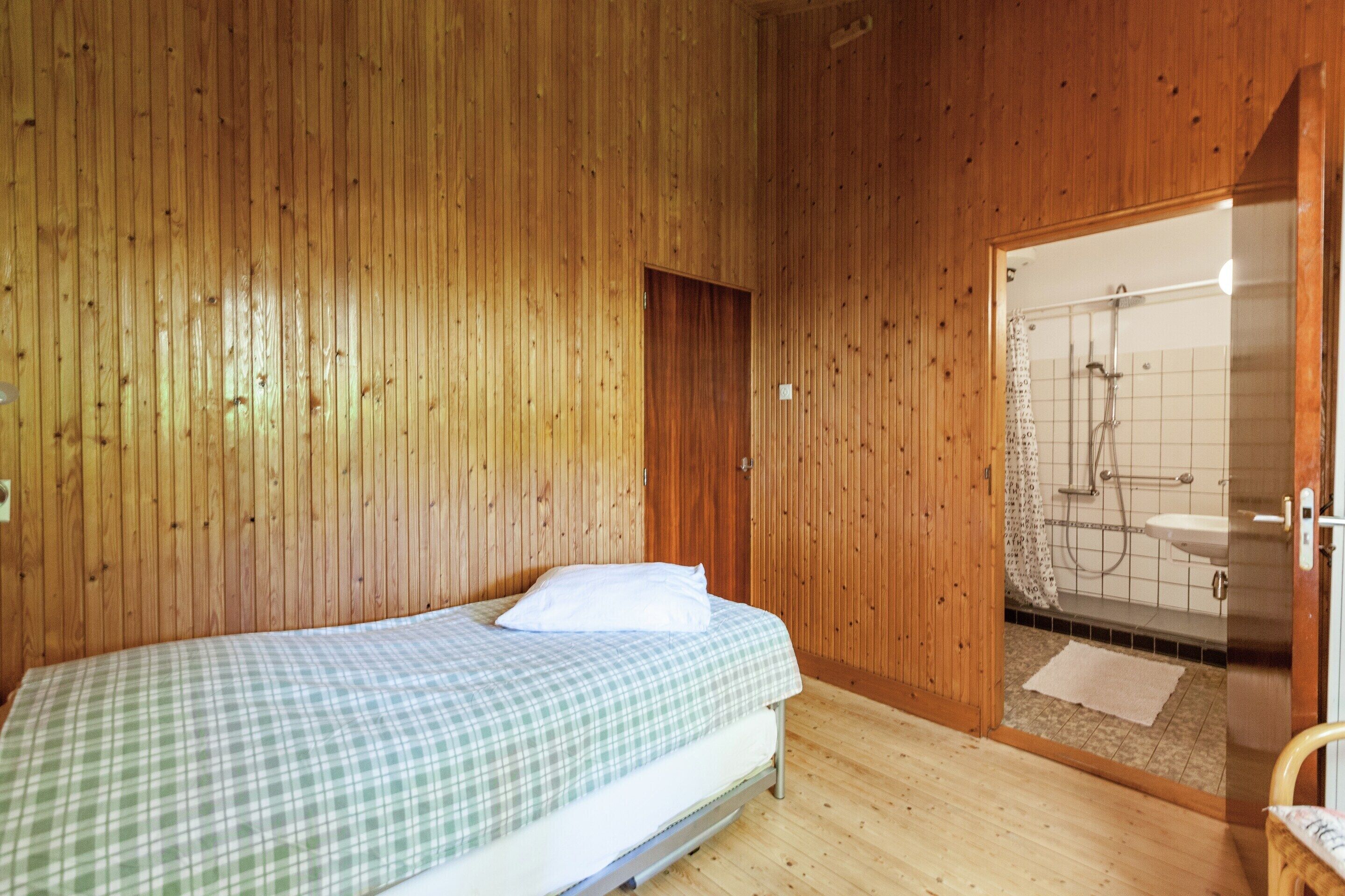 Nhà | 2 phòng ngủ, trang bị nội thất với thiết kế riêng biệt, bộ trải giường 