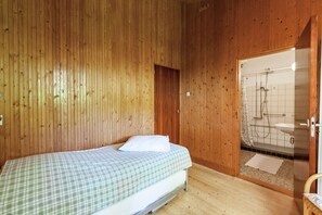 Nhà | 2 phòng ngủ, trang bị nội thất với thiết kế riêng biệt, bộ trải giường 