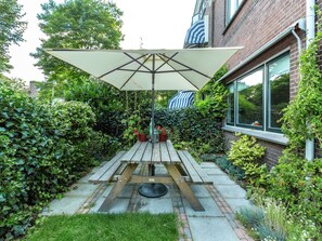 House | Balcony - Pretty Holiday Home With Terrace, Garden, Garden Furniture (The Hague)