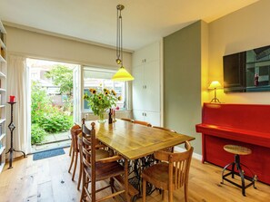 Dining - Pretty Holiday Home With Terrace, Garden, Garden Furniture (The Hague)