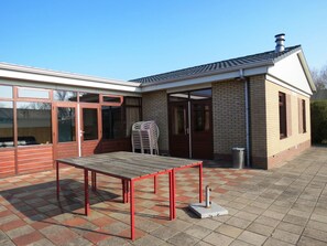 Balcony - Tidy House with Fireplace near North Sea Beach (Ellemeet)