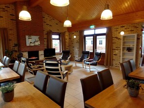 Dining - Tidy House with Fireplace near North Sea Beach (Ellemeet)