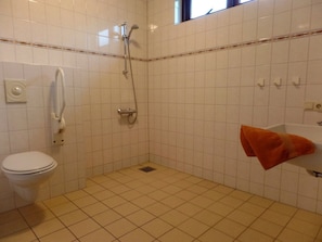 Shower - Tidy House with Fireplace near North Sea Beach (Ellemeet)