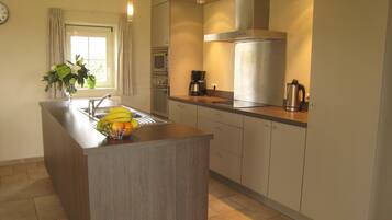 Talo | Yksityinen keittiö | Syöttötuoli