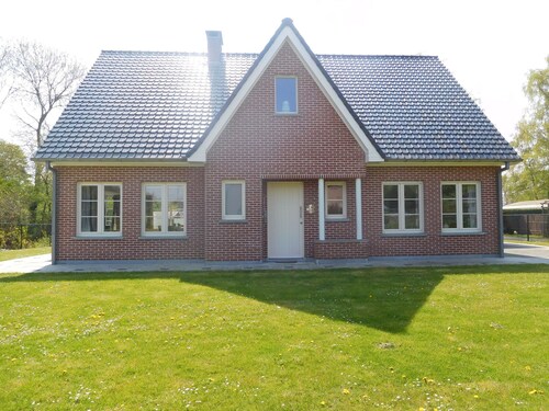 Elite Holiday Home in Hengstdijk With Pool