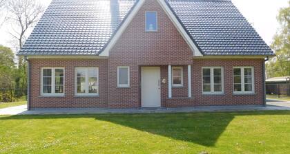 Elite Holiday Home in Hengstdijk With Pool