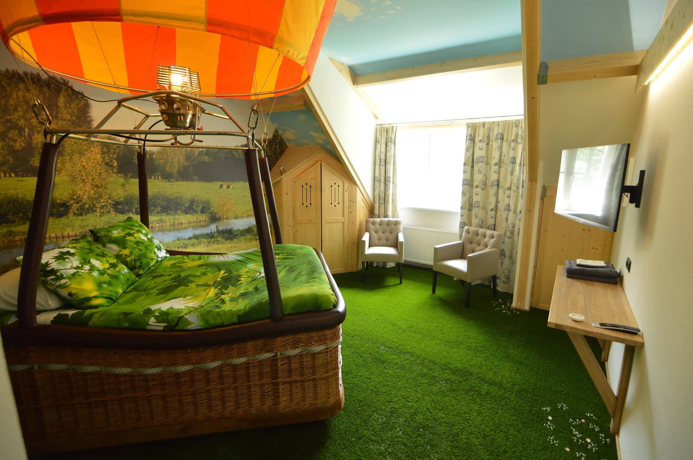 House | 7 bedrooms, individually furnished, bed sheets