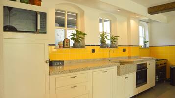 House | Dapur peribadi | Kerusi tinggi