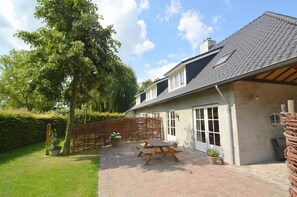 House | Garden - Holiday Home in Haaren With Terrace (Haaren)