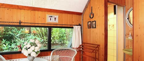 3 habitaciones, muebles diferentes y ropa de cama