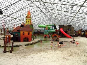 House | Children’s area - Spacious Holiday Home in Eersel With Open Fire (Eersel)