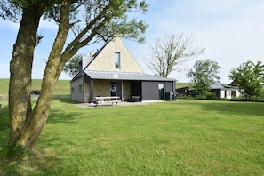 Villa | Exterior - Villa in Friesland Near Wadden Coast (Tzummarum)