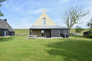 Villa | Exterior - Villa in Friesland Near Wadden Coast (Tzummarum)