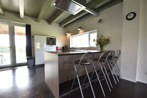 Villa | Private kitchen - Villa in Friesland Near Wadden Coast (Tzummarum)