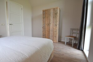 4 bedrooms, individually furnished, bed sheets - Villa in Friesland Near Wadden Coast (Tzummarum)