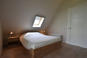 Villa | 4 bedrooms, individually furnished, bed sheets - Villa in Friesland Near Wadden Coast (Tzummarum)