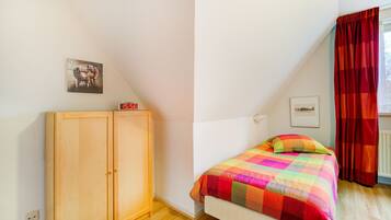 Apartment | 1 bedroom, individually furnished, bed sheets