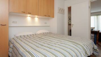 Apartment | 1 bedroom, individually furnished, bed sheets