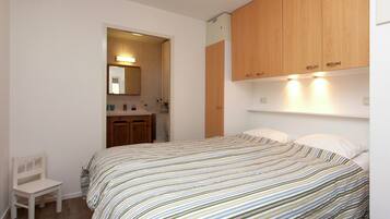 Apartment | 1 bedroom, individually furnished, bed sheets