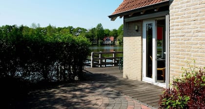 Detached Holiday Home With Wifi, 20km van Assen