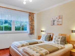 Apartment | 2 bedrooms, individually furnished, bed sheets