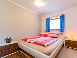 Apartment | 4 bilik tidur, dilengkapkan perabot secara berasingan, cadar katil