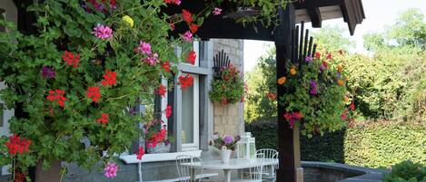 تناول الطعام بالخارج