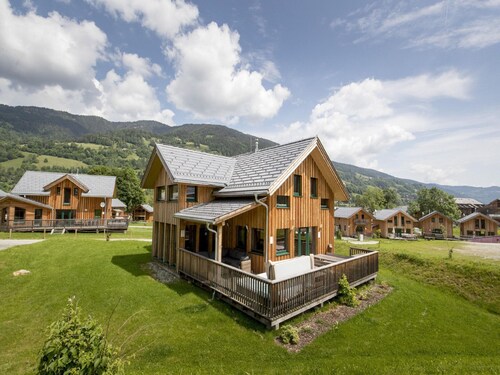 Attractive Chalet With Whirlpool