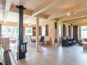 Chalet | Living room - Attractive Chalet With Whirlpool (Sankt Georgen am Kreischberg)