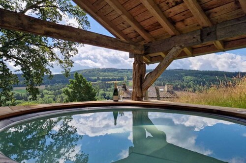 Luxurious Chalet with Hot Tub & Sauna in Thirimont