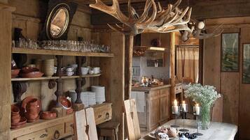 Chalet | Dining