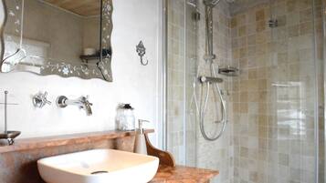 House | Bathroom | Shower, towels