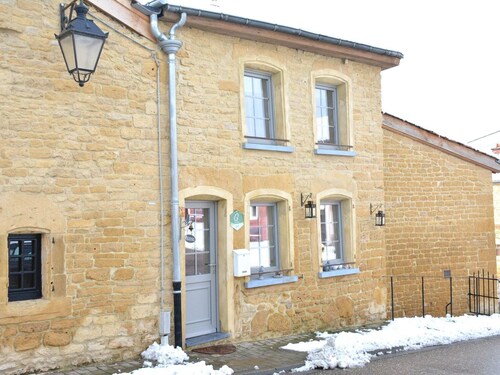Charming Nest Cozy, Romantic, Very Comfortable, on a Square of Torgny
