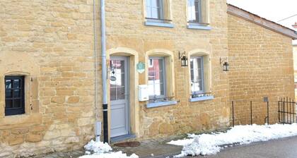 Charming Nest Cozy, Romantic, Very Comfortable, on a Square of Torgny
