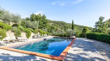 Vila | Piscina | Piscina interna, piscina externa