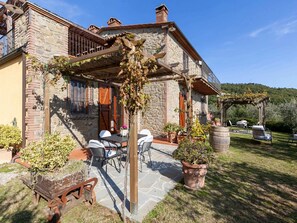 Villa | Külső rész