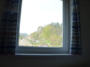 3 多间卧室、特色家居、床单