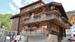 Exterior - Cosy Property in a Chalet With Authentic Atmosphere (Graechen)