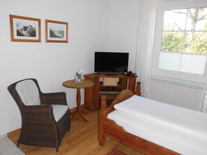 Living room - Charming Apartment in Niehagen Germany Near Baltic Sea Beach (Ostseebad Ahrenshoop)
