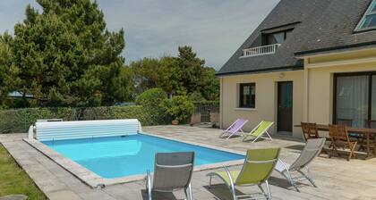 Spacious Villa in Concarneau With Swimming Pool