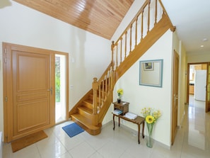 Reception - Spacious Villa in Concarneau With Swimming Pool (Concarneau)