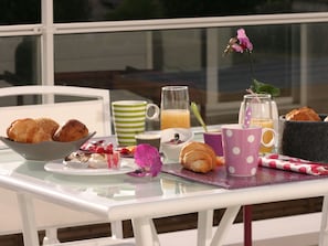 Dining - Modern Apartment Near Beach in Benodet France (Benodet)