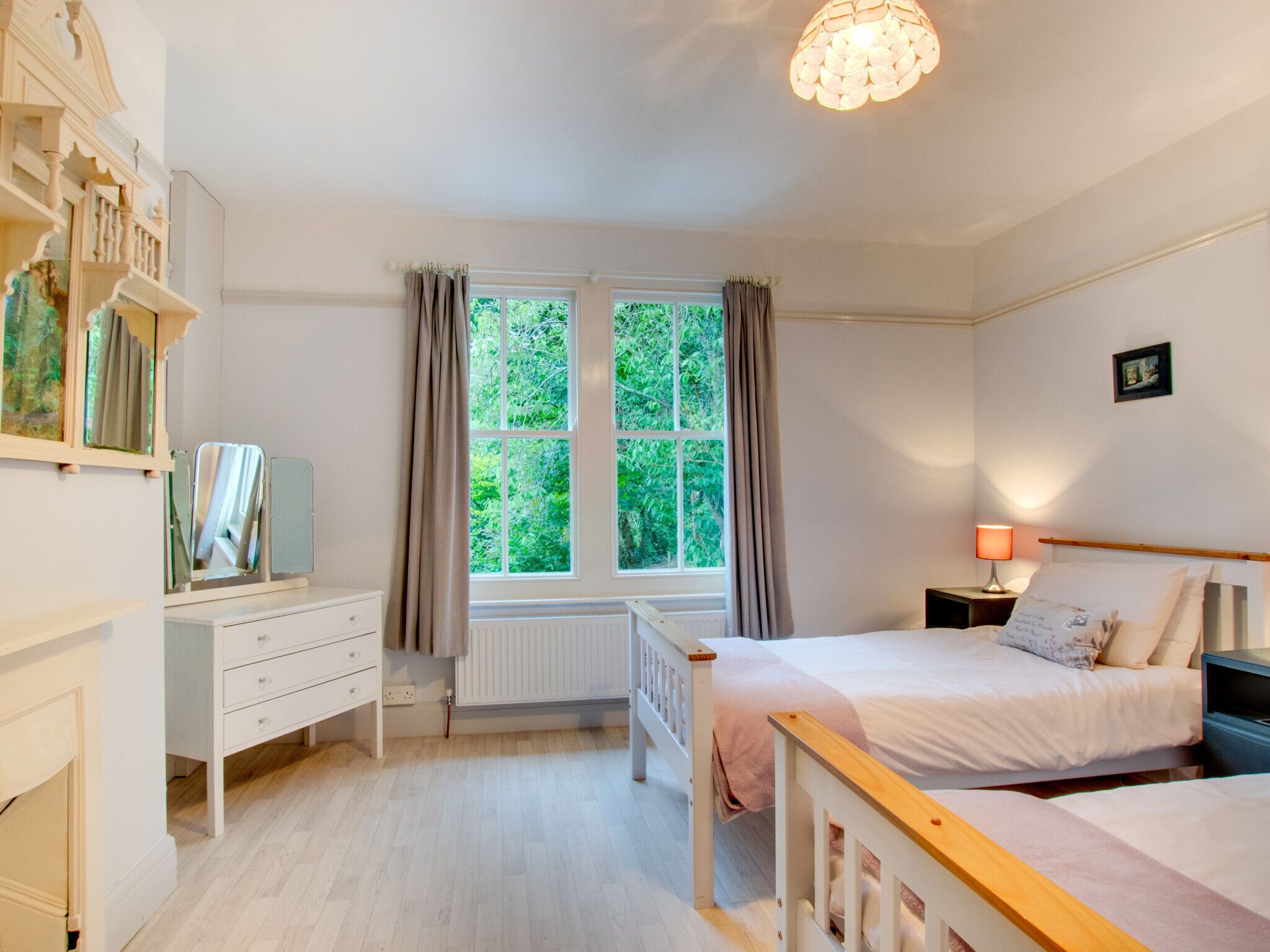 House | 6 bedrooms, bed sheets