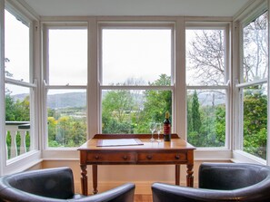 Exterior - Quaint Holiday Home in Arthog Overlooking Estuary (Arthog)