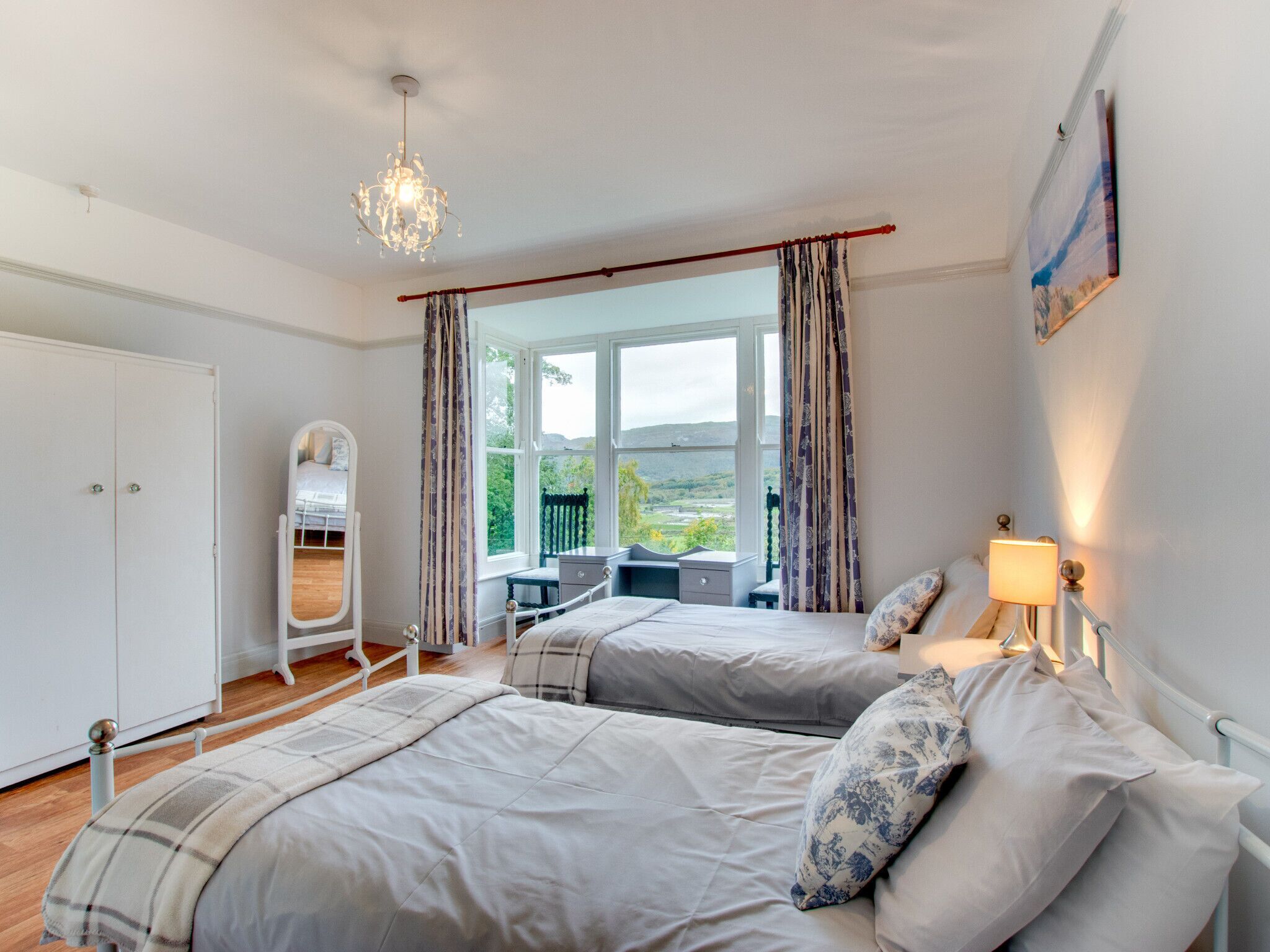 House | 6 bedrooms, bed sheets