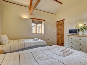 2 bedrooms, individually furnished, bed sheets - Beautiful Cottage in Ilfracombe With Garden (Ilfracombe)