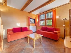 Living area - Historic Half Timbered Farm in Hohnebostel near Water Sports (Langlingen)