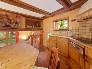 Private kitchen - Historic Half Timbered Farm in Hohnebostel near Water Sports (Langlingen)